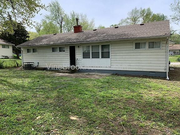 3rd image of 10719 Ewing Ave