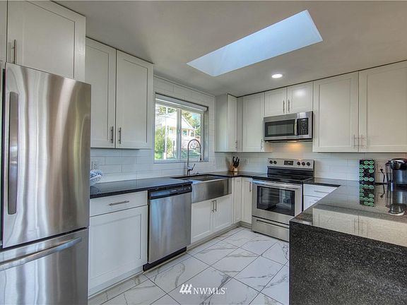 4th image of 32102 Railroad Ave