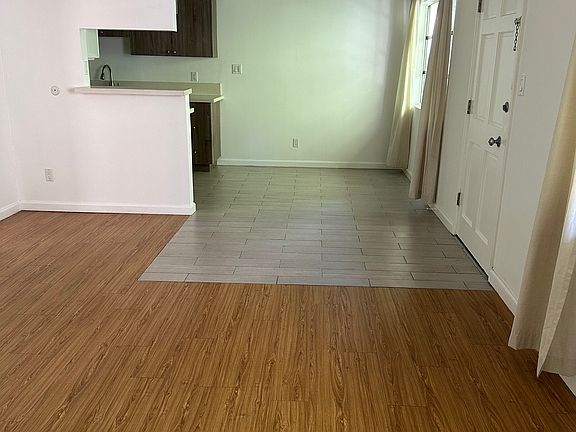Living Room and Breakfast