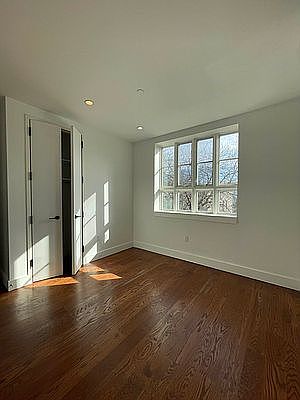 2nd image of 184 Hawthorne St #4R