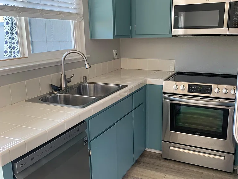 1443 Spring Valley Cmn — Photo 4