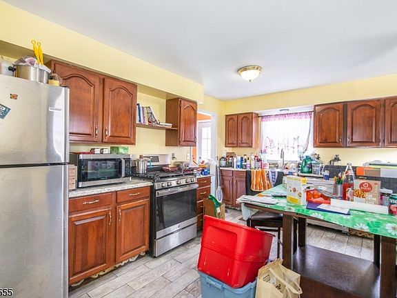 2nd image of 128 Highland Blvd