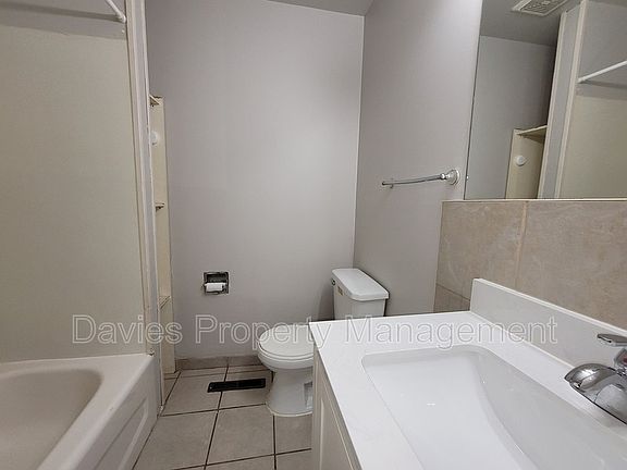 4th image of 47th St #11812