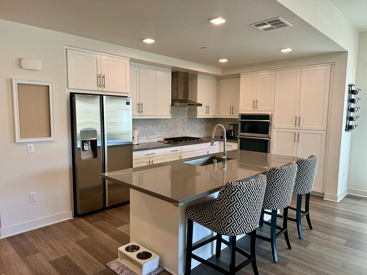 Building Photo - 2410 Community Ln #49