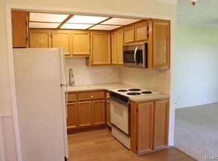 27094 Sandy Hill Ln #24, New Hudson, MI 48165