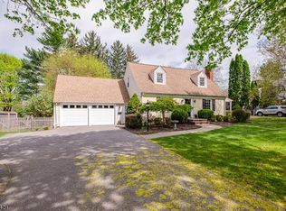 8 Park Ave, Mendham, NJ 07945
