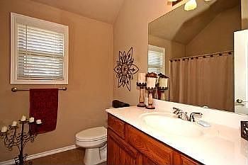 4th image of 300 Stebbins Dr