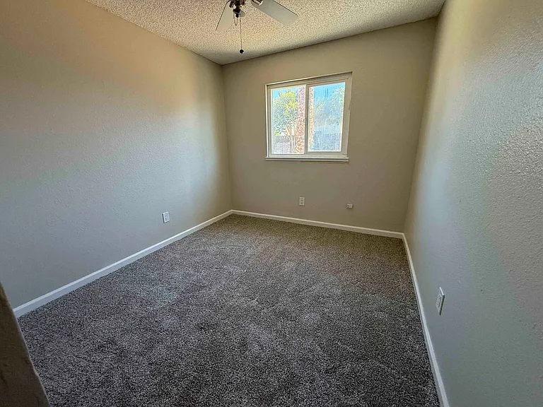 1 Deertree Ct — Photo 12