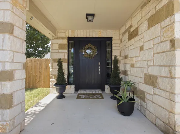 1617 Sunflower St, Lockhart, TX 78644