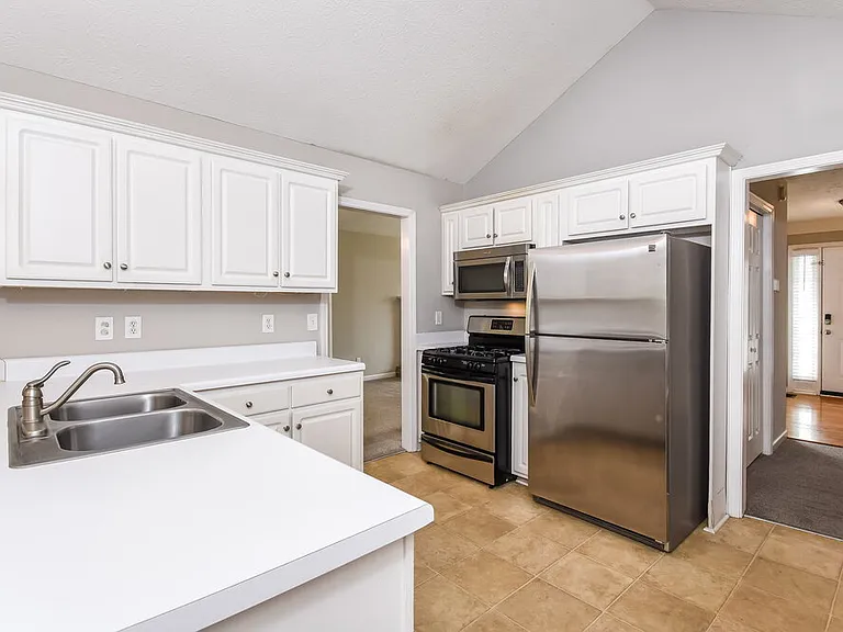 3042 Lexington Ave — Photo 9