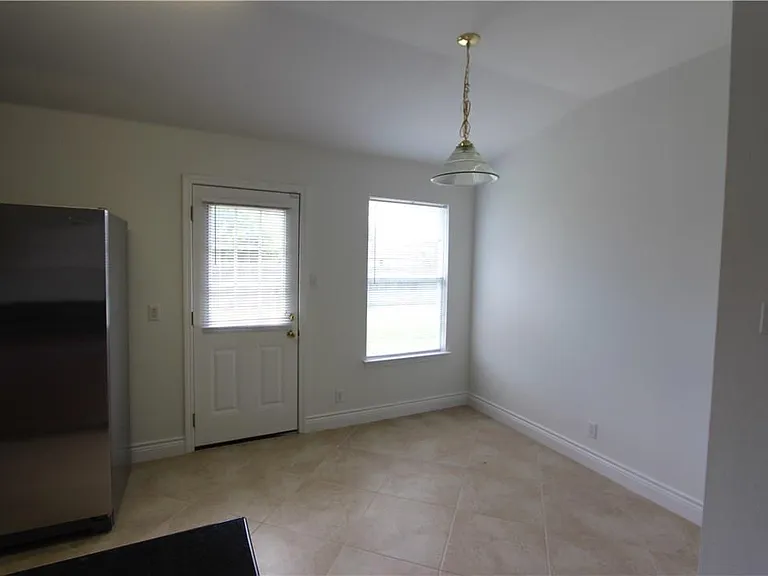 215 Jennifer Ln — Photo 6