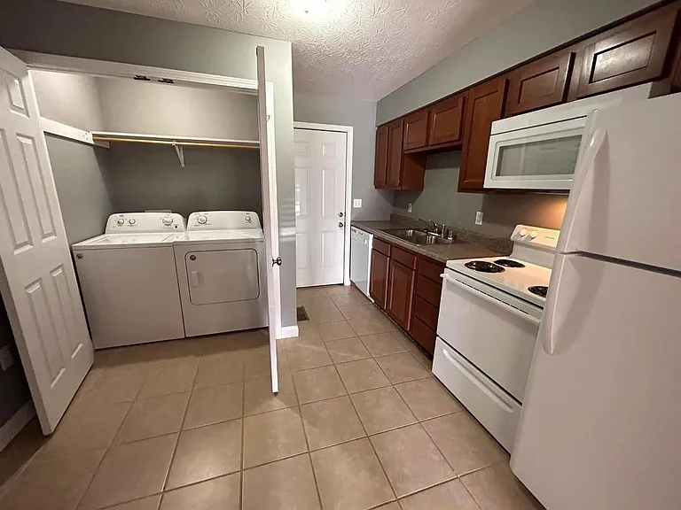 37 Dark Hollow Rd — Photo 3