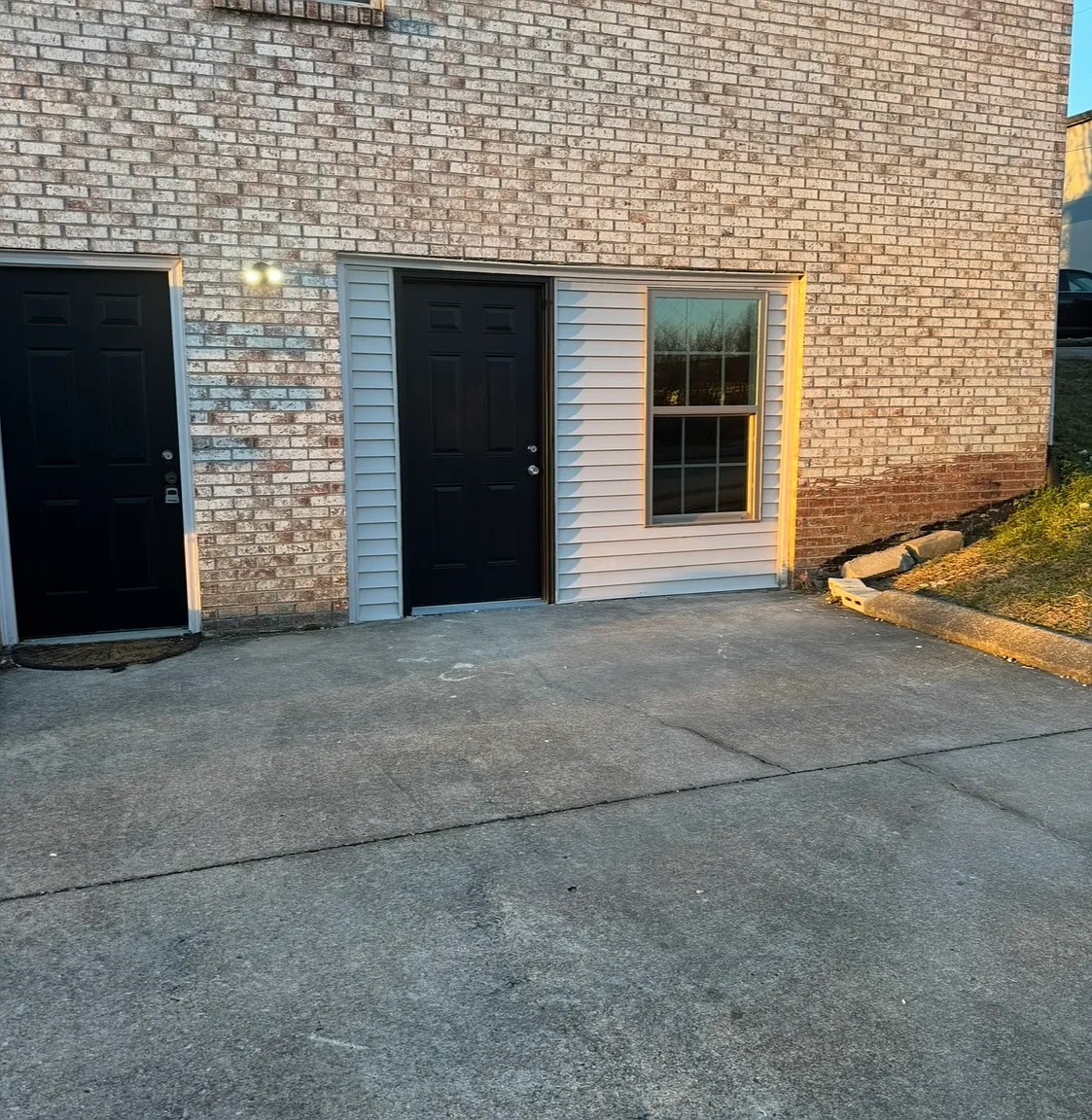 2 bed, $1,000 — Photo 1