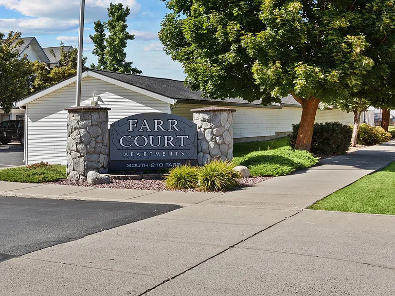 Farr Court — Photo 31