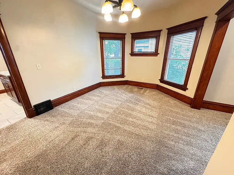 2248 Sheldon St — Photo 8