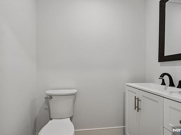4th image of 56 Manor Rd