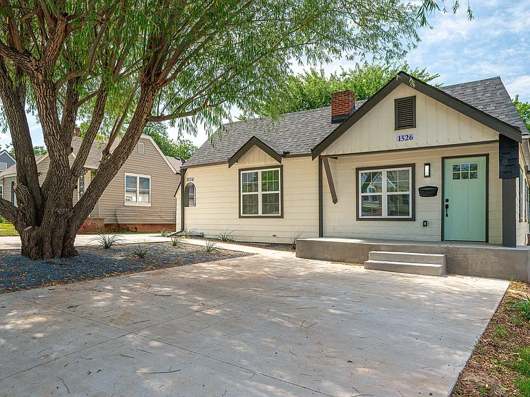 1526 NW 45th St — Photo 3