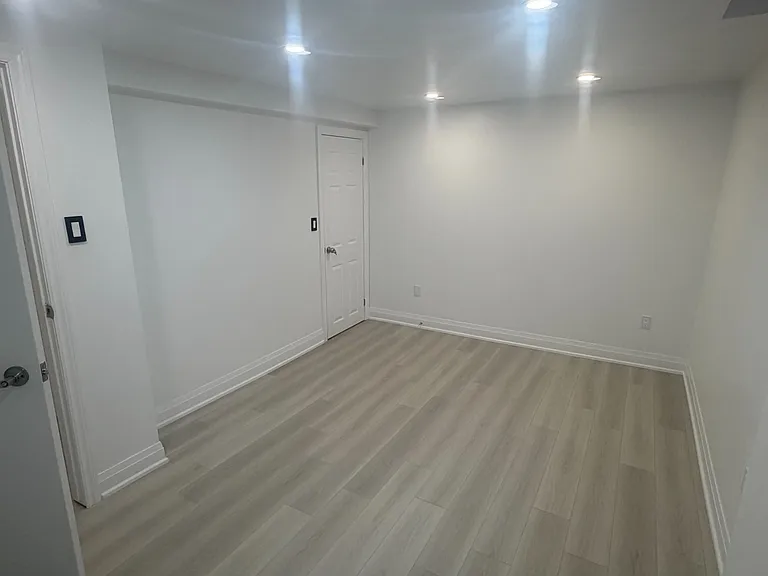 76 Pembry Dr #BASEMENT — Photo 5