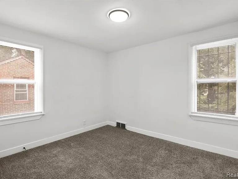 15829 Minock St — Photo 23