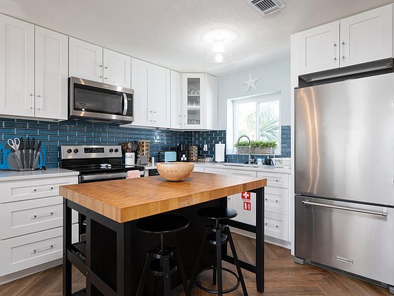 5th image of 1204 1st St S #1204
