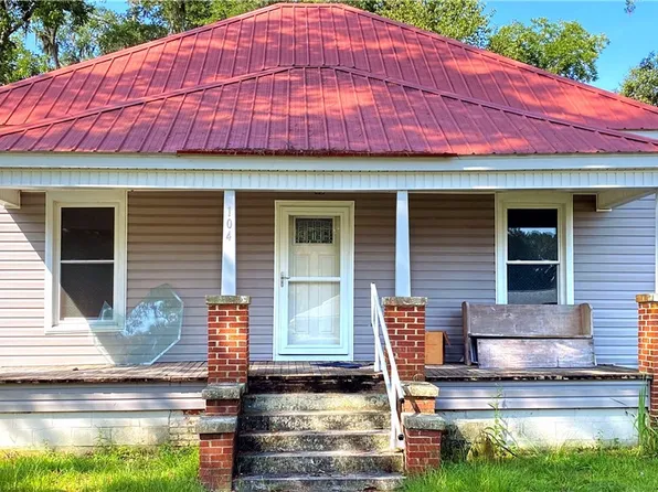 104 N Oak Street, Springfield, GA 31329
