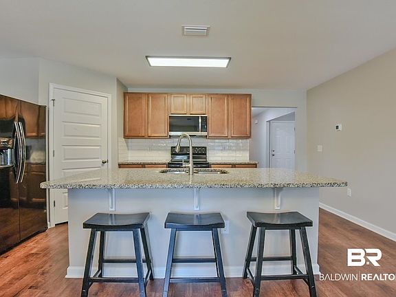 4th image of 17430 Harding Dr