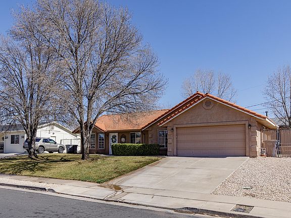 3rd image of 304 N Prickly Pear Dr