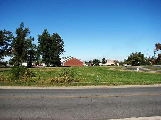 1st image of 2700 W Park Dr