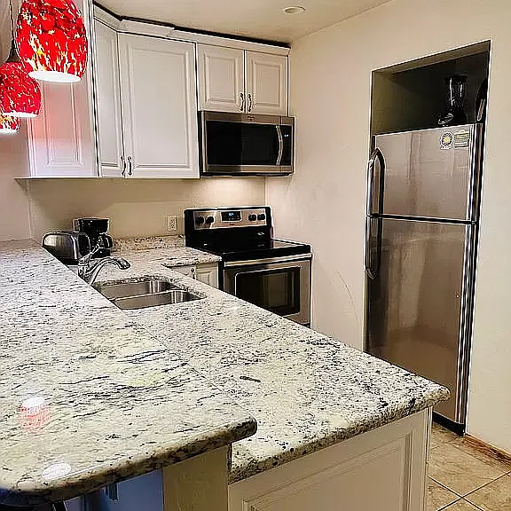 Full kitchen