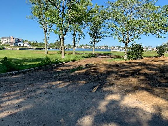 3rd image of 3 Oyster Bay Dr