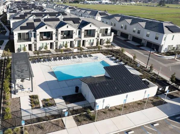 578 W Mahogany Ln, Clovis, CA 93611