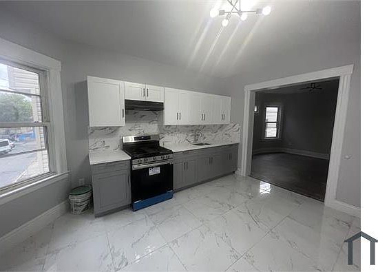 1st image of 233 N 18th St Floor 2