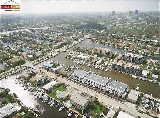 4th image of 27 Isle Of Venice Dr APT 4