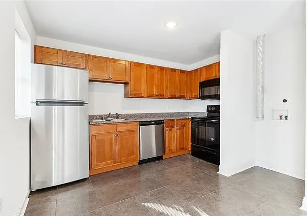 2013 S Liberty St #304 — Photo 9