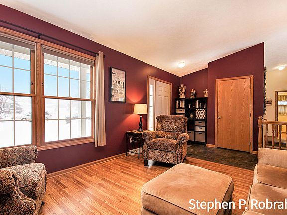 3rd image of 524 Melrose Ct SE