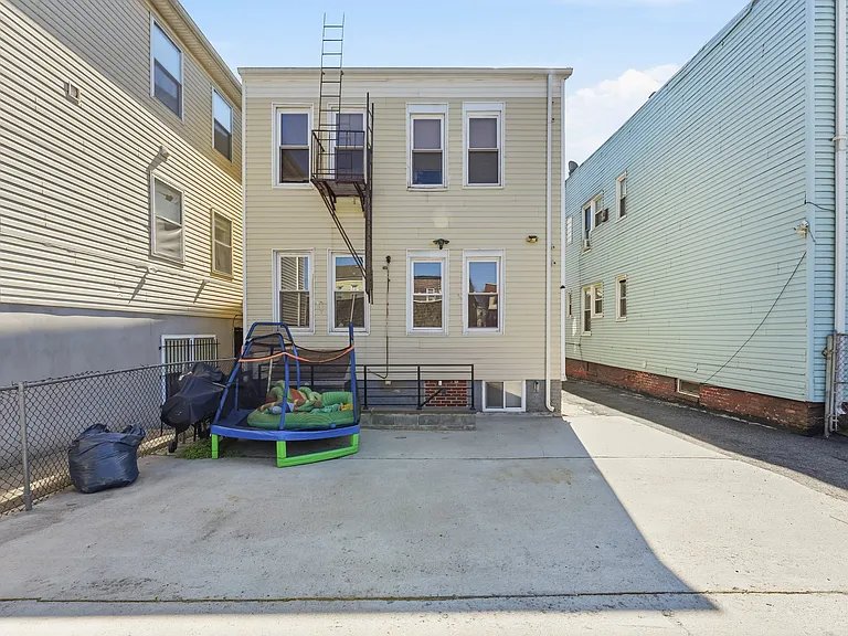 279 Ridgewood Ave #G — Photo 12