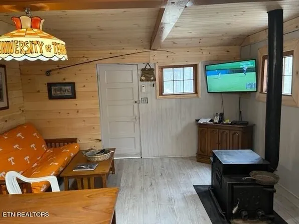 2823 River Rd, Tellico Plains, TN 37385