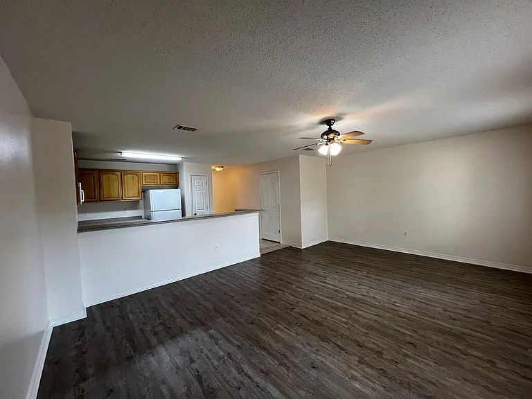 202 Johnson Ct — Photo 15