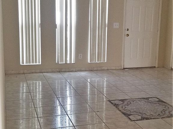 4th image of 219 E Cedarwood Cir
