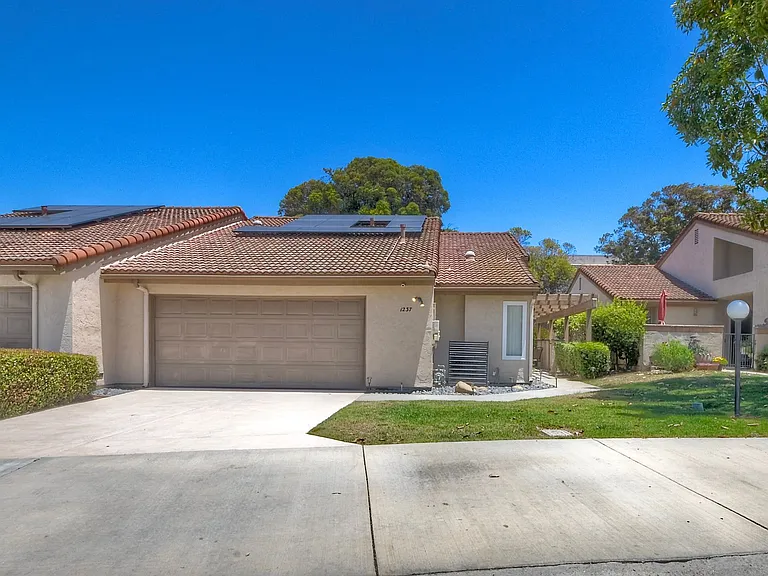 1237 Granada Way — Photo 1
