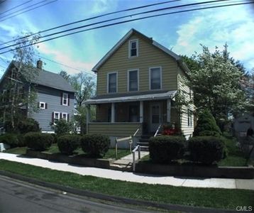 64 Barnum Ter, Stratford, CT, 06614