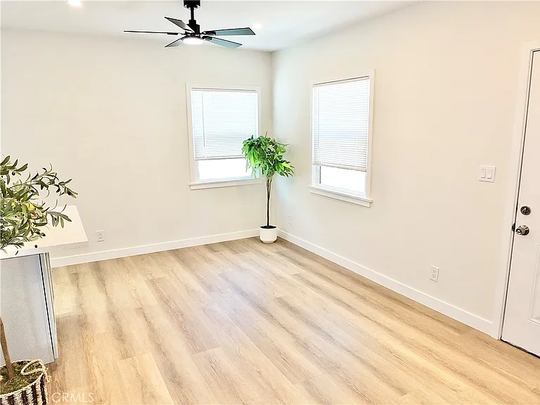 61 W Louise St #A — Photo 11