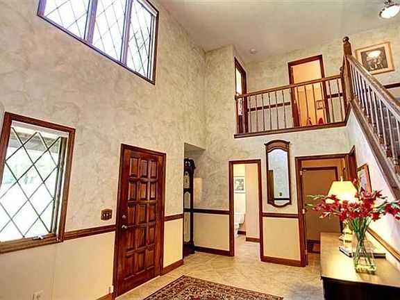 4th image of 1542 Chartwell Dr