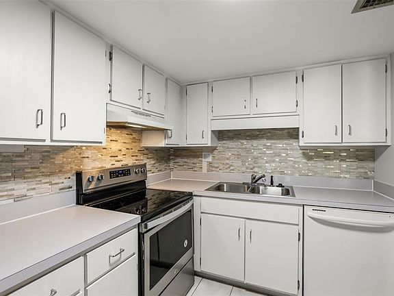 4th image of 200 Maitland Ave APT 20