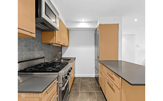 Rented by Douglas Elliman | media 18