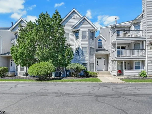 105 Quartz Ln, Paterson City, NJ 07501