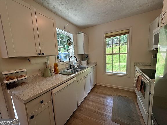 5th image of 115 Summer Ln