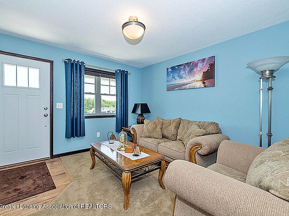 3rd image of 2070 Guernsey Dr