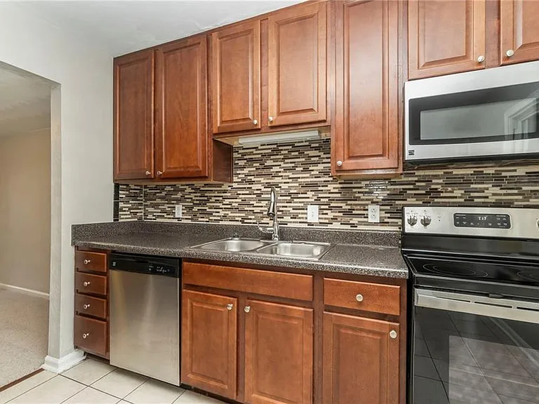 5989 Clear Springs Ct — Photo 32