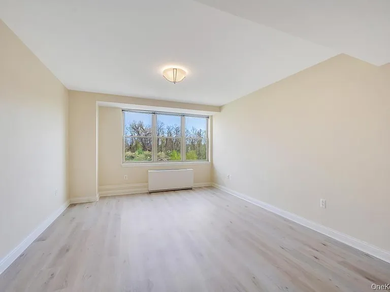 300 E Overlook #240 — Photo 2